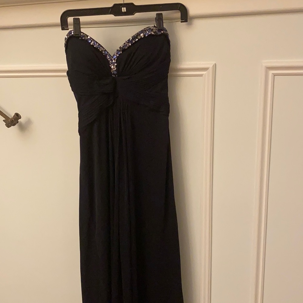 navy evening gown; sweetheart neck